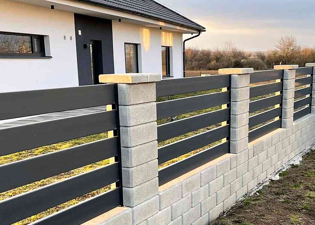 bretterzaun-anthrazit image Kunststoffzaun Preise - exklusiver Kunststoff Gartenzaun