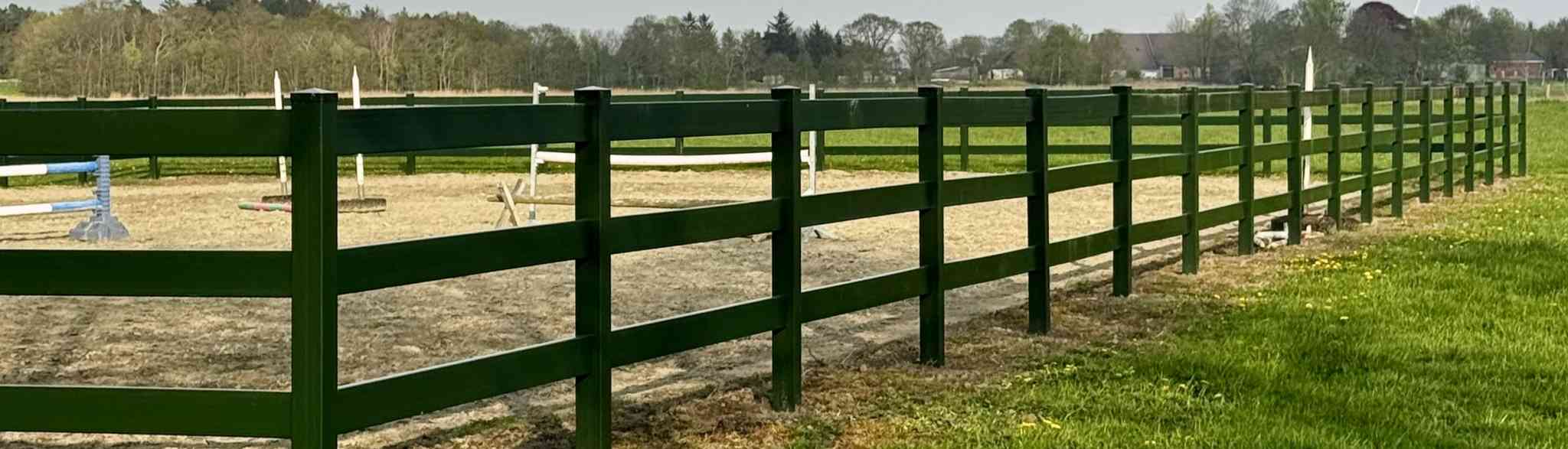 Koppelzaun aus PVC in Grün